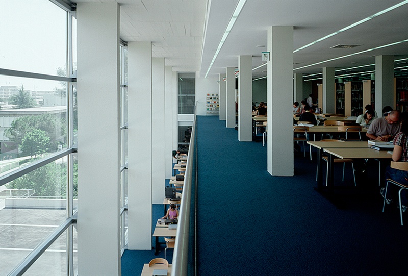 巴塞罗那自治大学传播图书馆及综合报库丨西班牙巴塞罗那-13