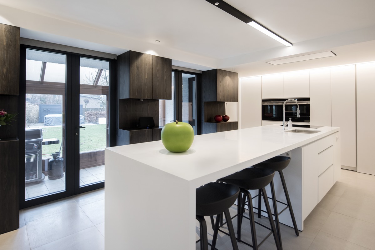 厨房翻新VV

注：VV可能是特定名称、缩写等，由于缺乏更多背景信息，只能直接保留原样 -6