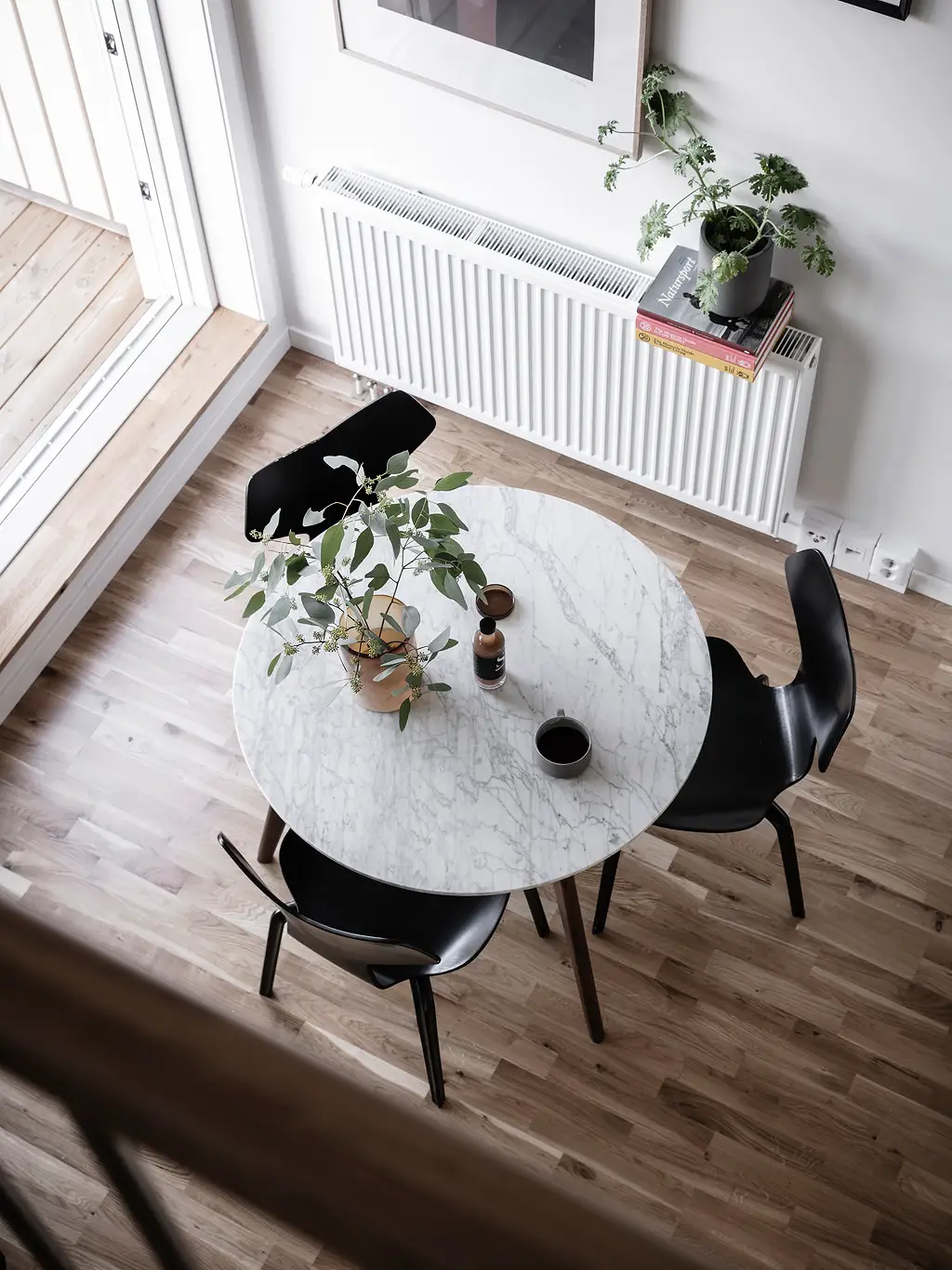 黑白设计公寓，空间感十足-11