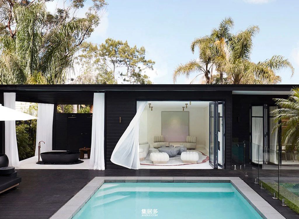 外立面黑色与内饰乳白色调形成鲜明对比的悉尼豪华海滨别墅-3