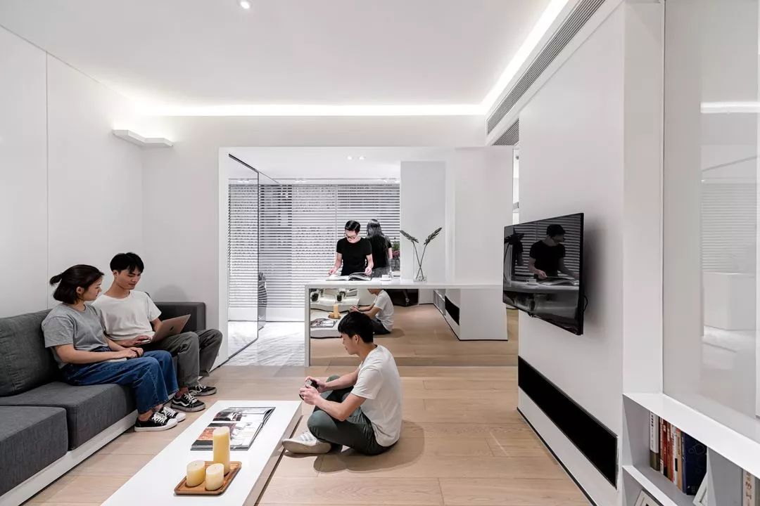 巧妙运用极简风让48㎡老城区小房呈现室内室外“格格不入”  李友友-3