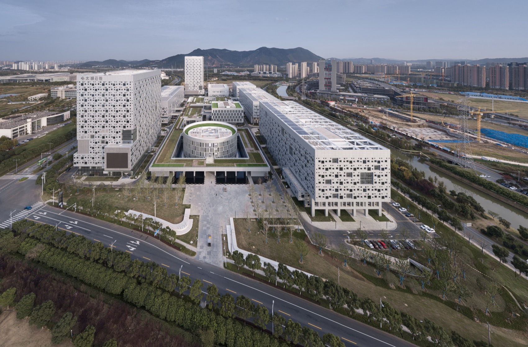 苏州高新区“太湖云谷”数字产业园丨中国苏州丨九城都市建筑设计有限公司-8