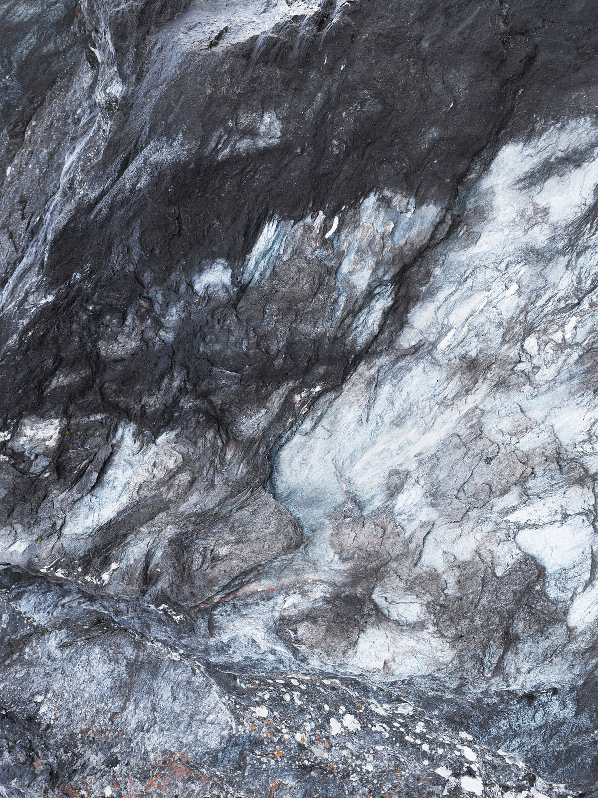 “Antoine”瑞士高山小屋丨BUREAU A-24