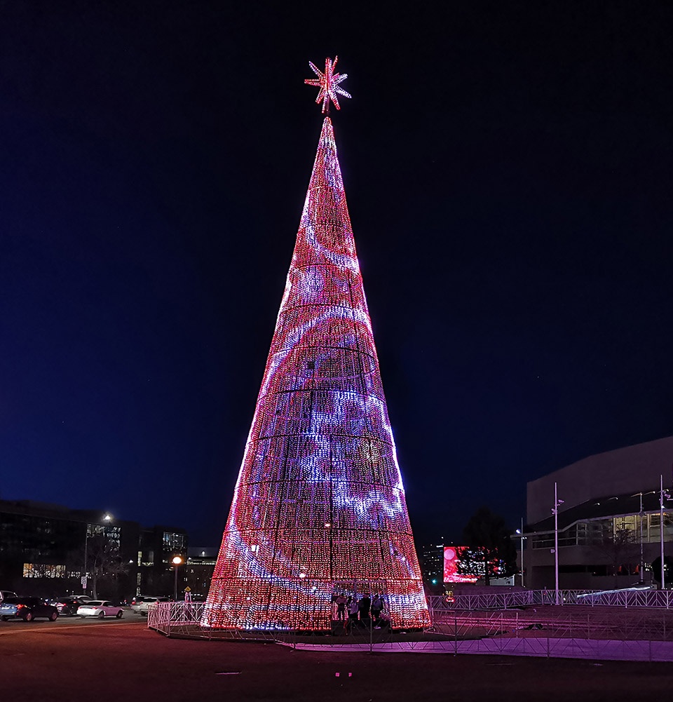 丹佛 110 英尺高动态灯光装置·“英里高树”-6