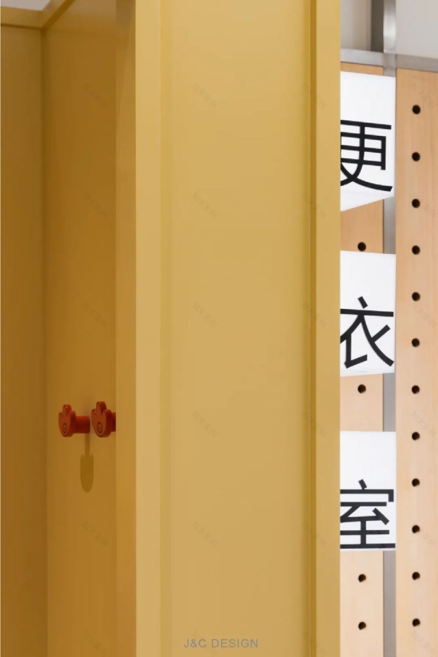 SUNNY WHITE RED 店铺设计丨中国济南丨及上室内设计事务所-41