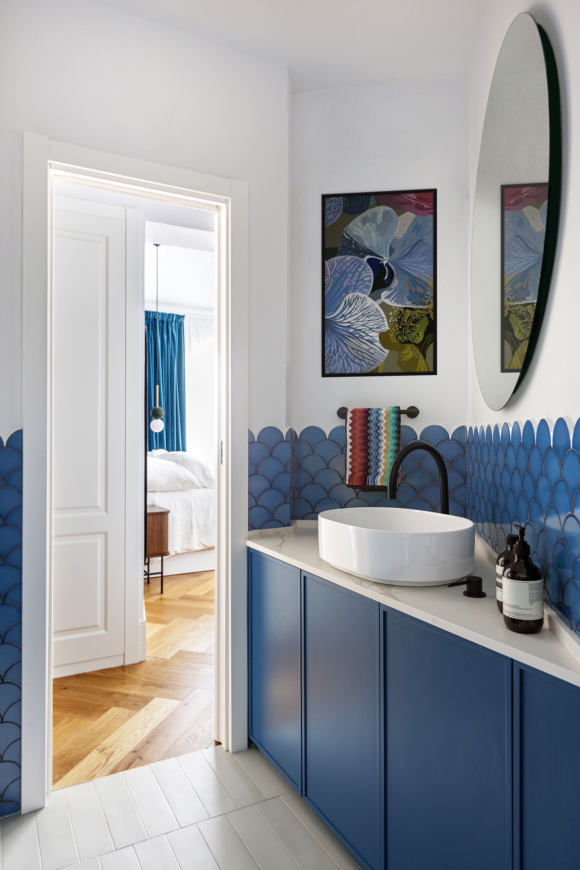 色彩斑斓的马德里公寓 | 绿与蓝的完美融合-18