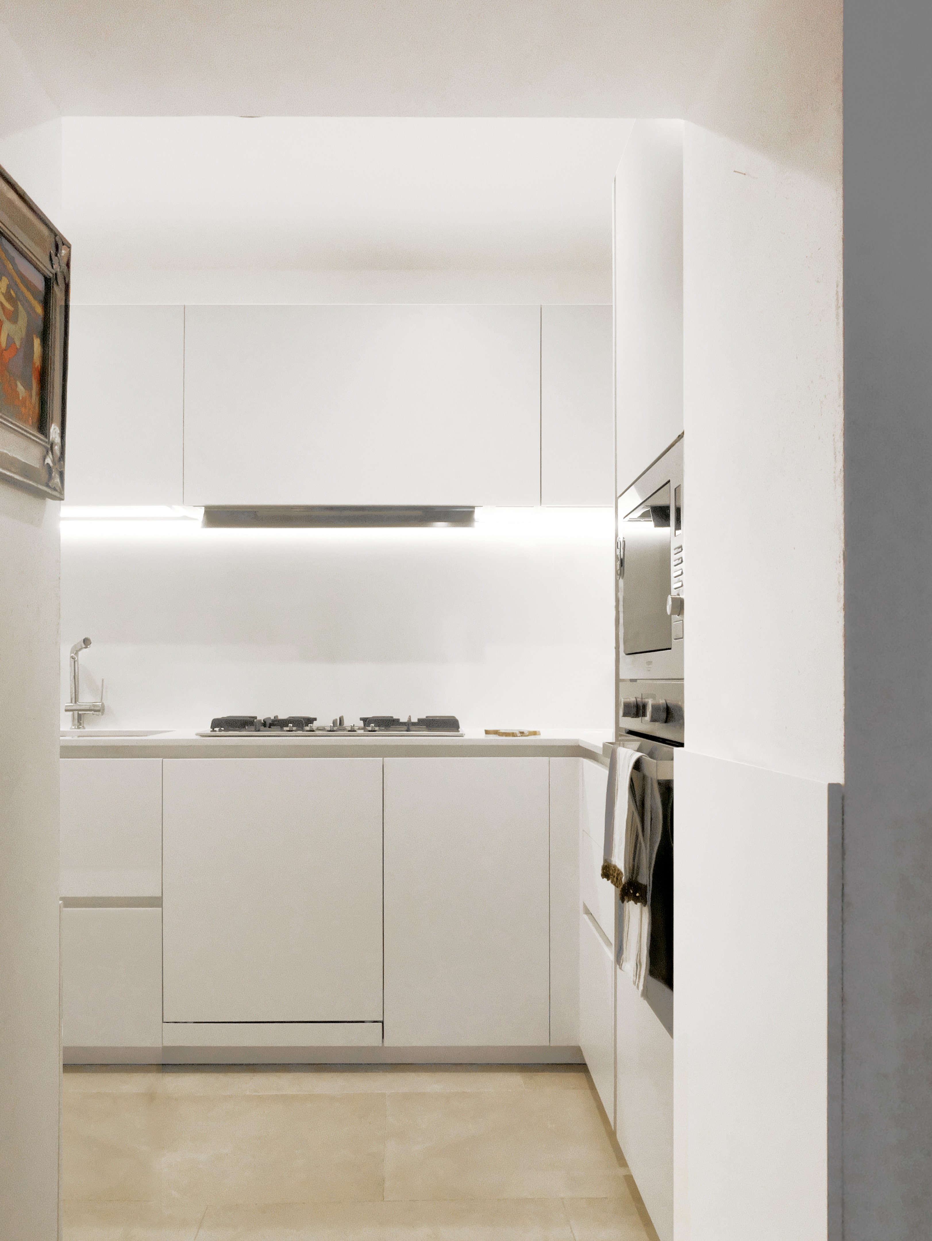 古宅新生,罗马洞石与实木地板的优雅融合-5