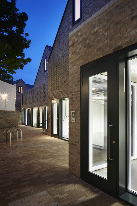 伦敦边缘工业遗址的绿色复兴-42