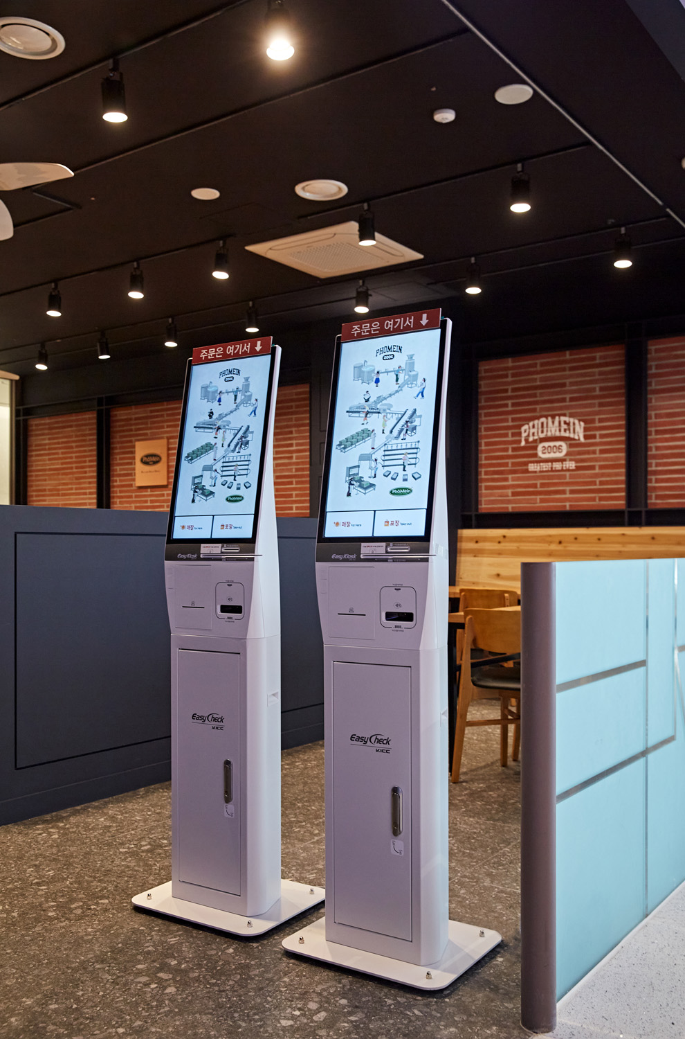 15 平米极简卧室 | 红色主题的精致设计-12