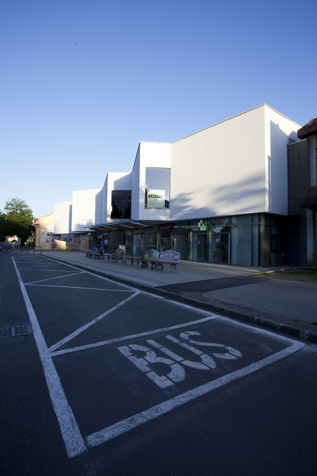 OC BREZNO | 抽象山峦下的购物商城-16