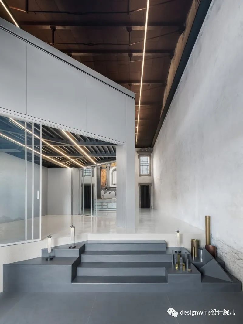 意式风情与现代技术交融的 Officine Gullo 厨房-20