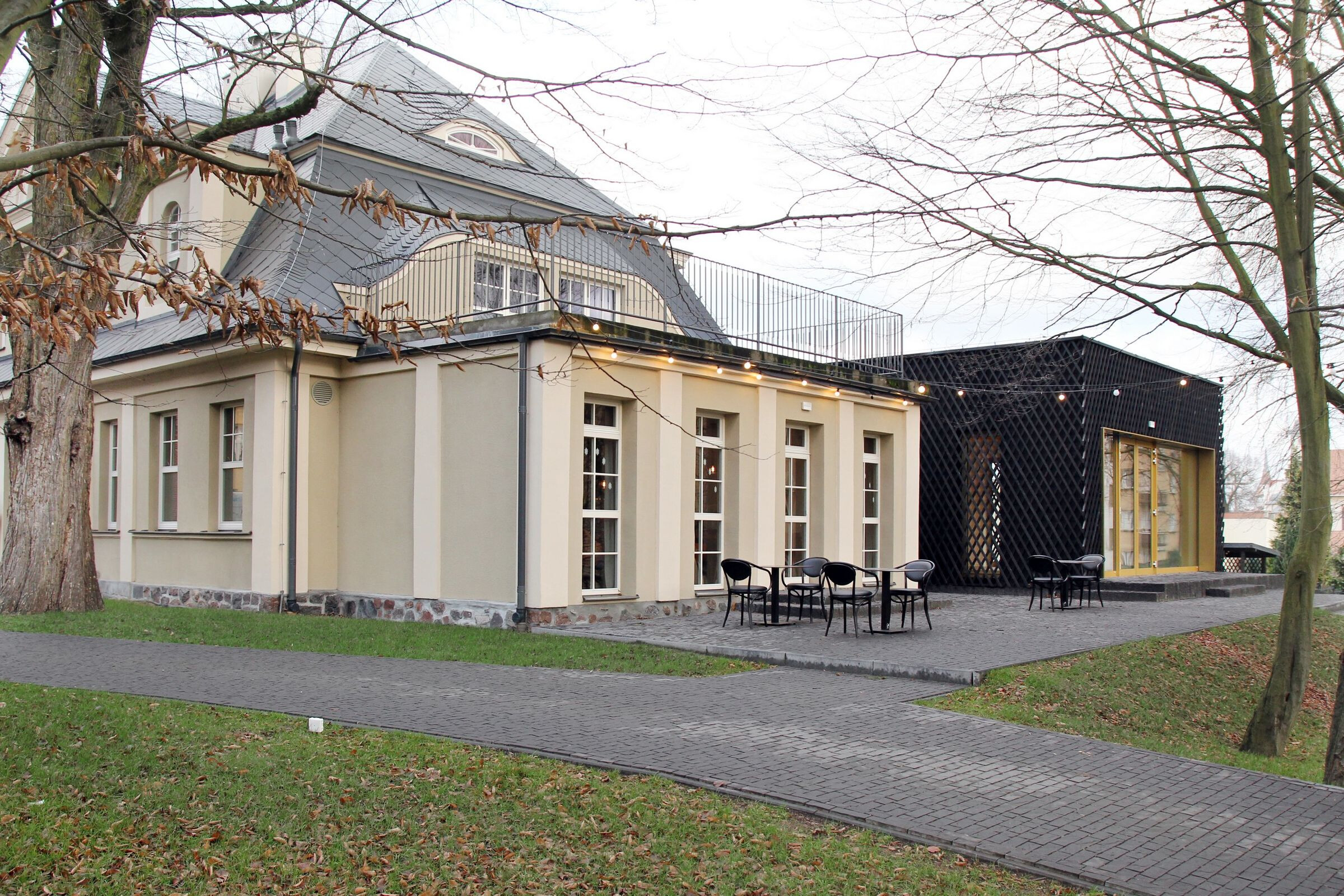 波兰历史建筑中的现代酒店设计-17