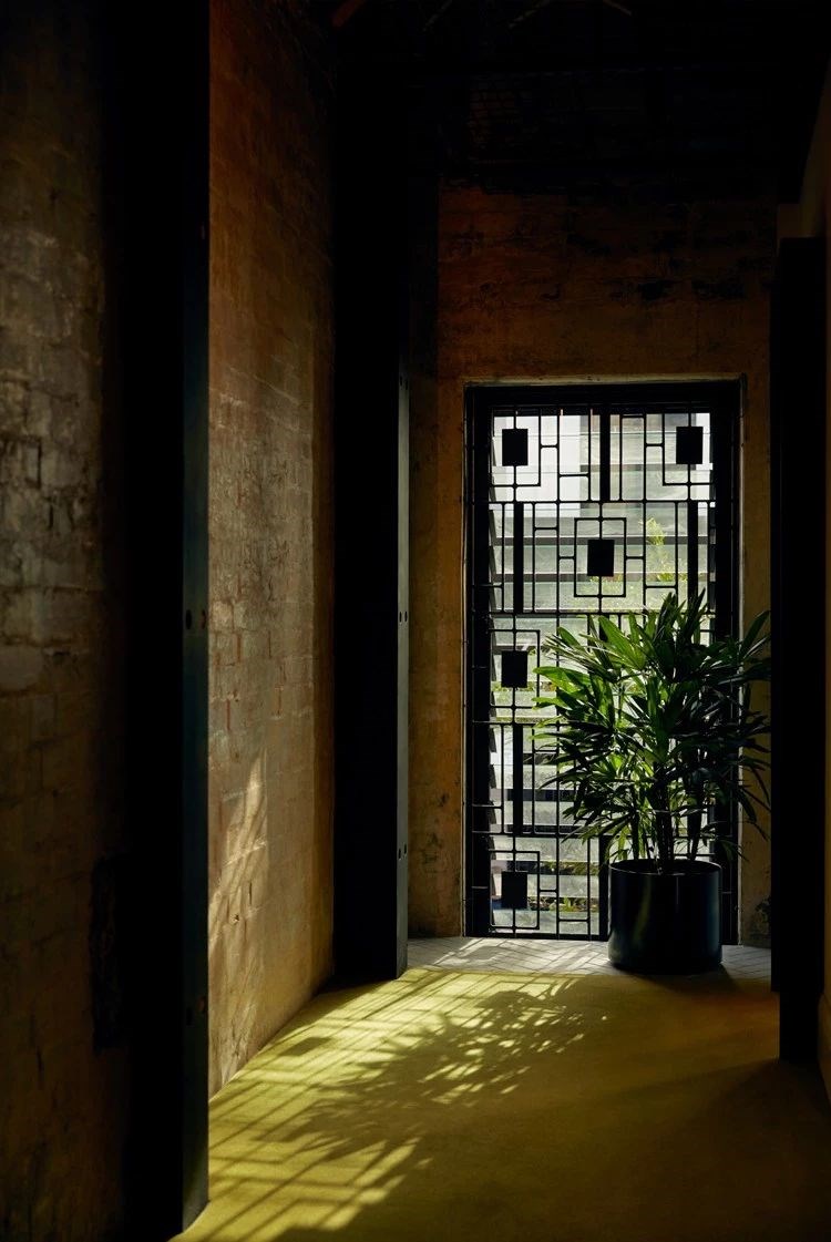 原来还可以这么玩，从一间废弃工厂打造的酒店设计找灵感-9