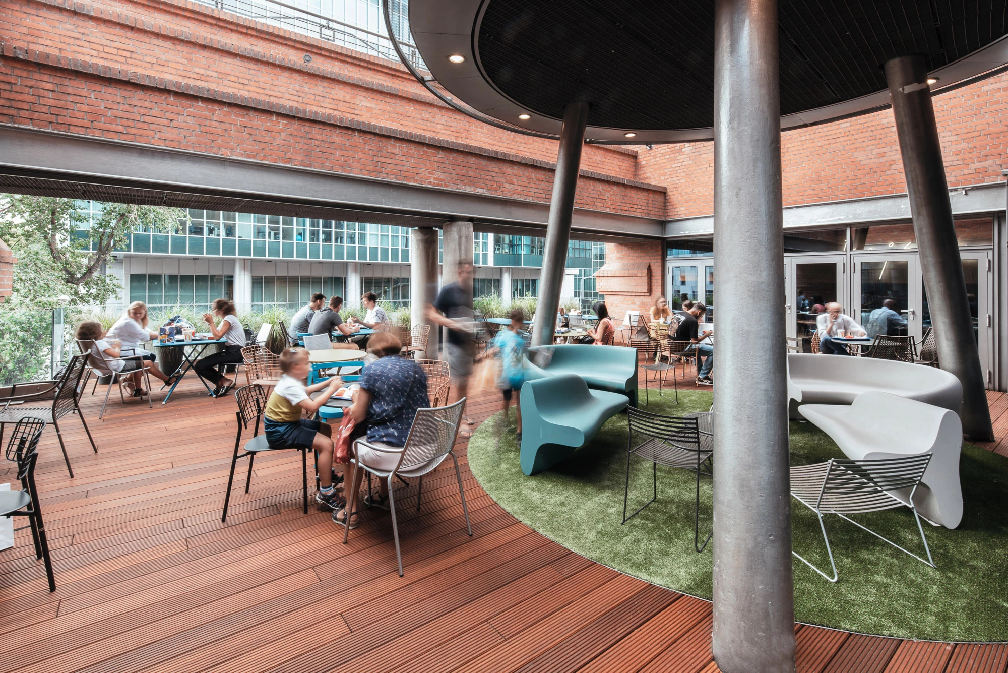 波兰 Stary Browar 购物中心现代厨房风格美食广场-35