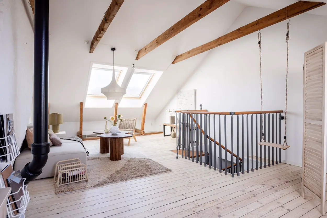 巧妙的屋顶窗 | 瑞典斯德哥尔摩公寓的独特设计-10