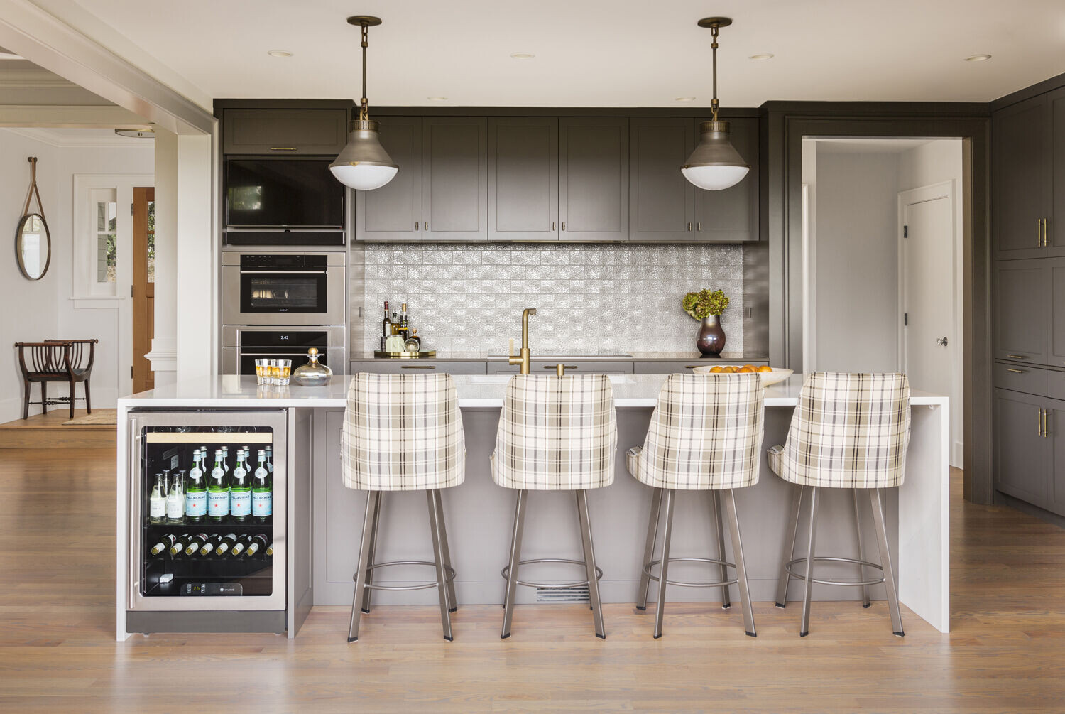 Seattle 水岸山景私人住宅，打造酒店式烹饪娱乐空间-22