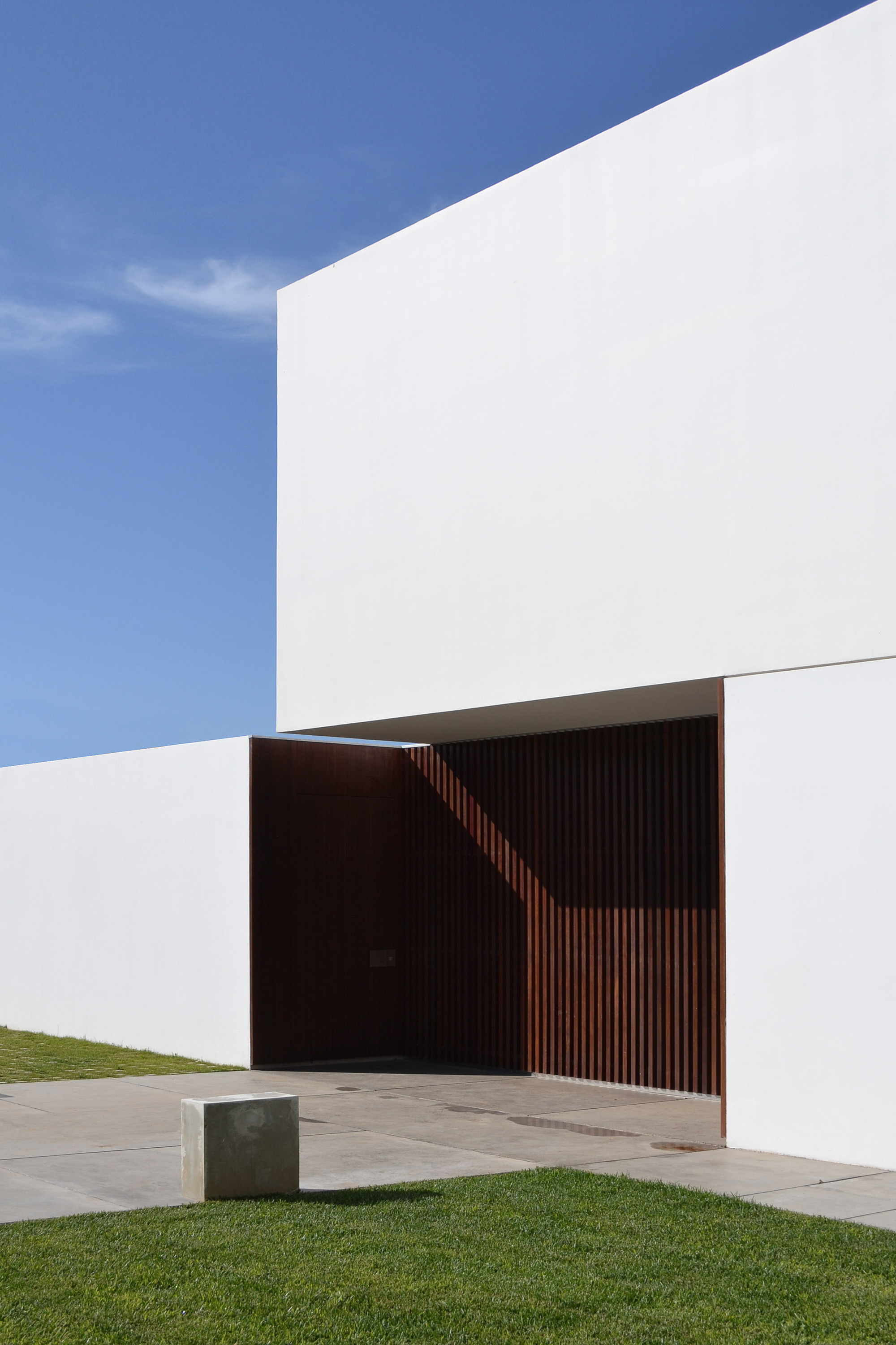 白色立方体别墅 | 打造室内外透明感-12