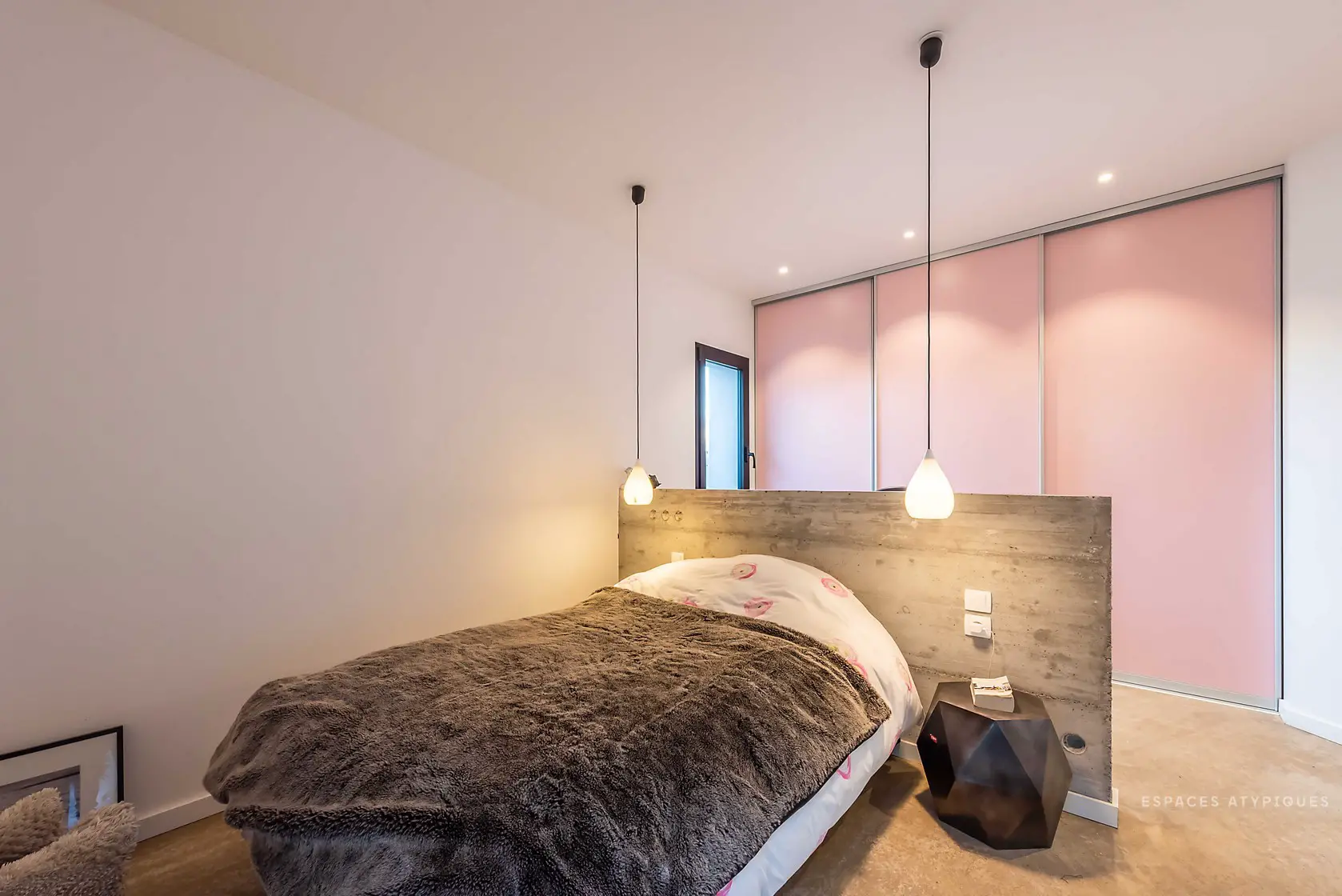 混凝土之魅 · 湖景建筑的极简设计-6