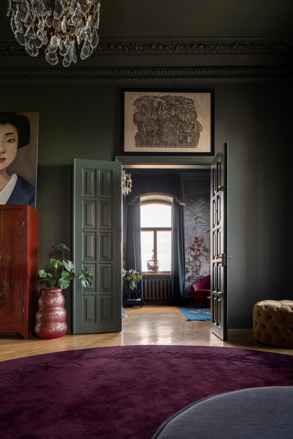 乌克兰历史公寓，古董家具打造精致闺房风格-8