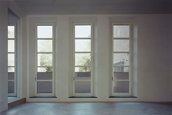 Z33 艺术馆 · 静谧之墙与城市对话-40