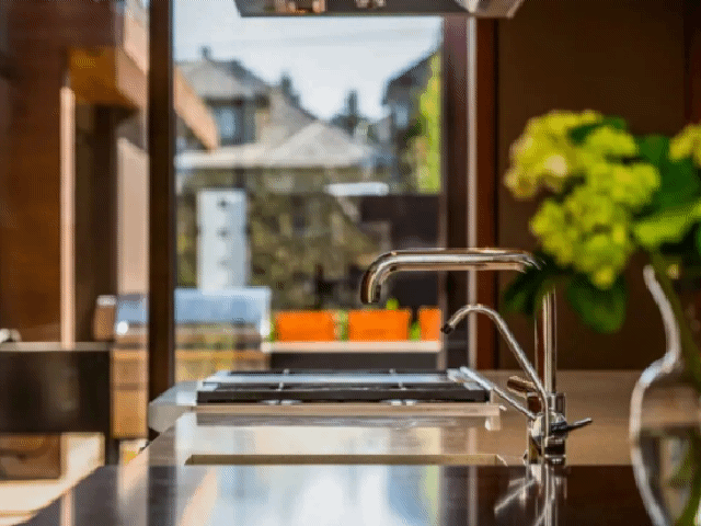 丛林秘境 · H House 宏伟生态豪宅丨著名建筑师吉姆·温斯利-1