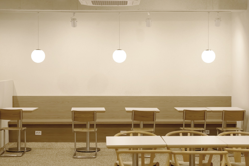 240 平现代白色&木质咖啡厅设计-17