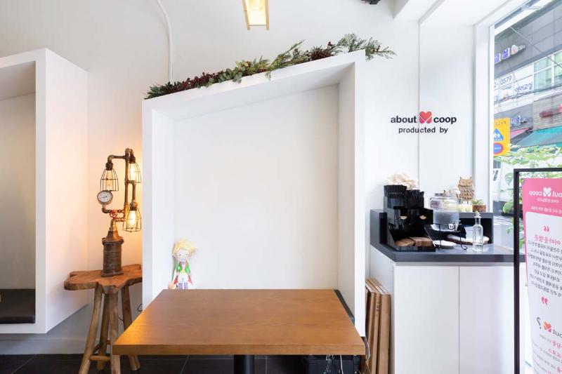 18 平小空间，化繁为简的白色木质咖啡馆设计-13