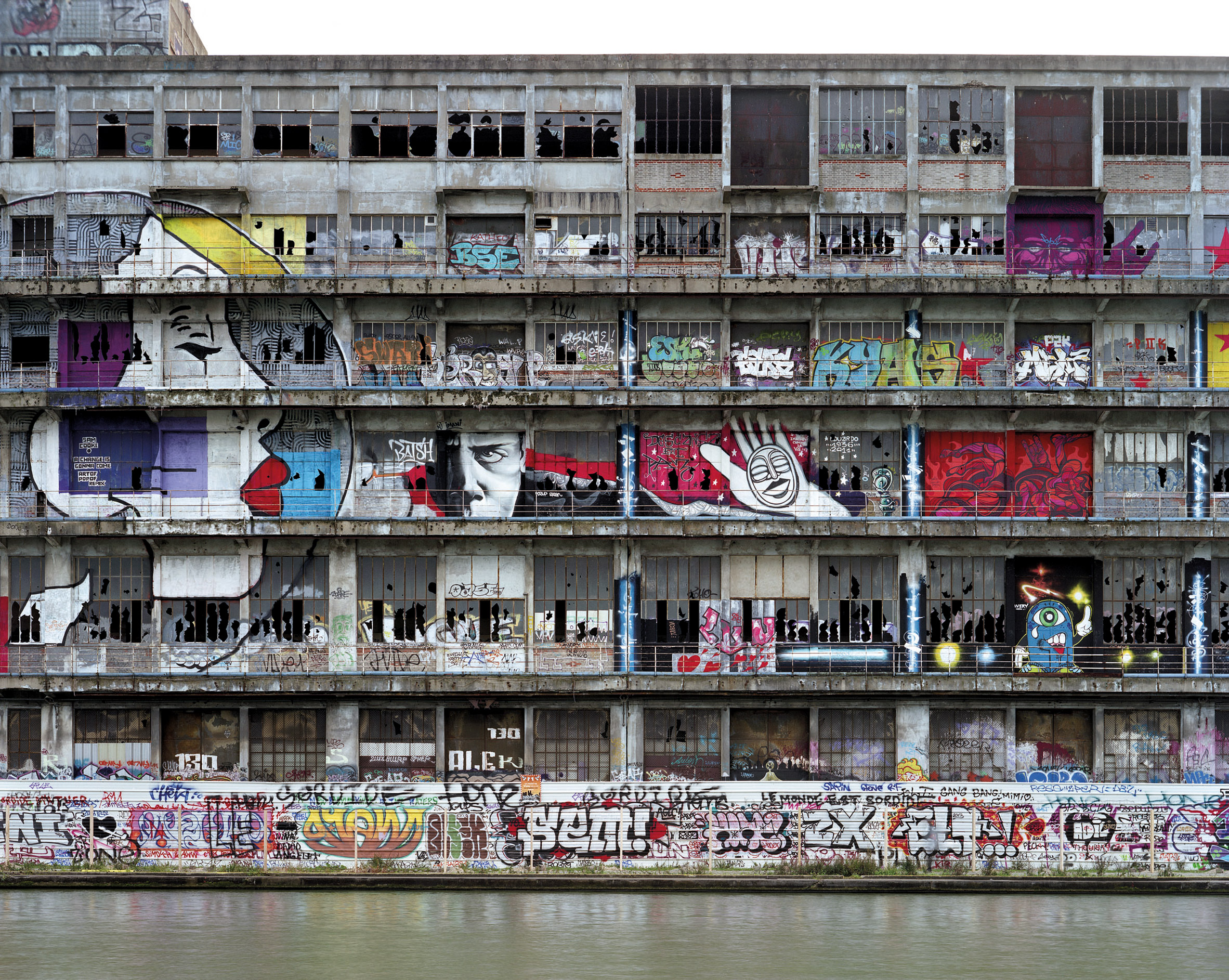 巴黎废弃仓库变身创意总部,BETC 打造绿色工业风新地标-7