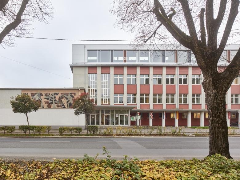 Dorfhalleschule Linz 学校扩建丨奥地利-18