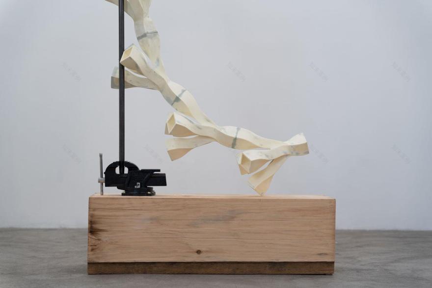 树之灵韵 | Se Yoon Park 雕塑展探讨自然与建筑的共生之美-21