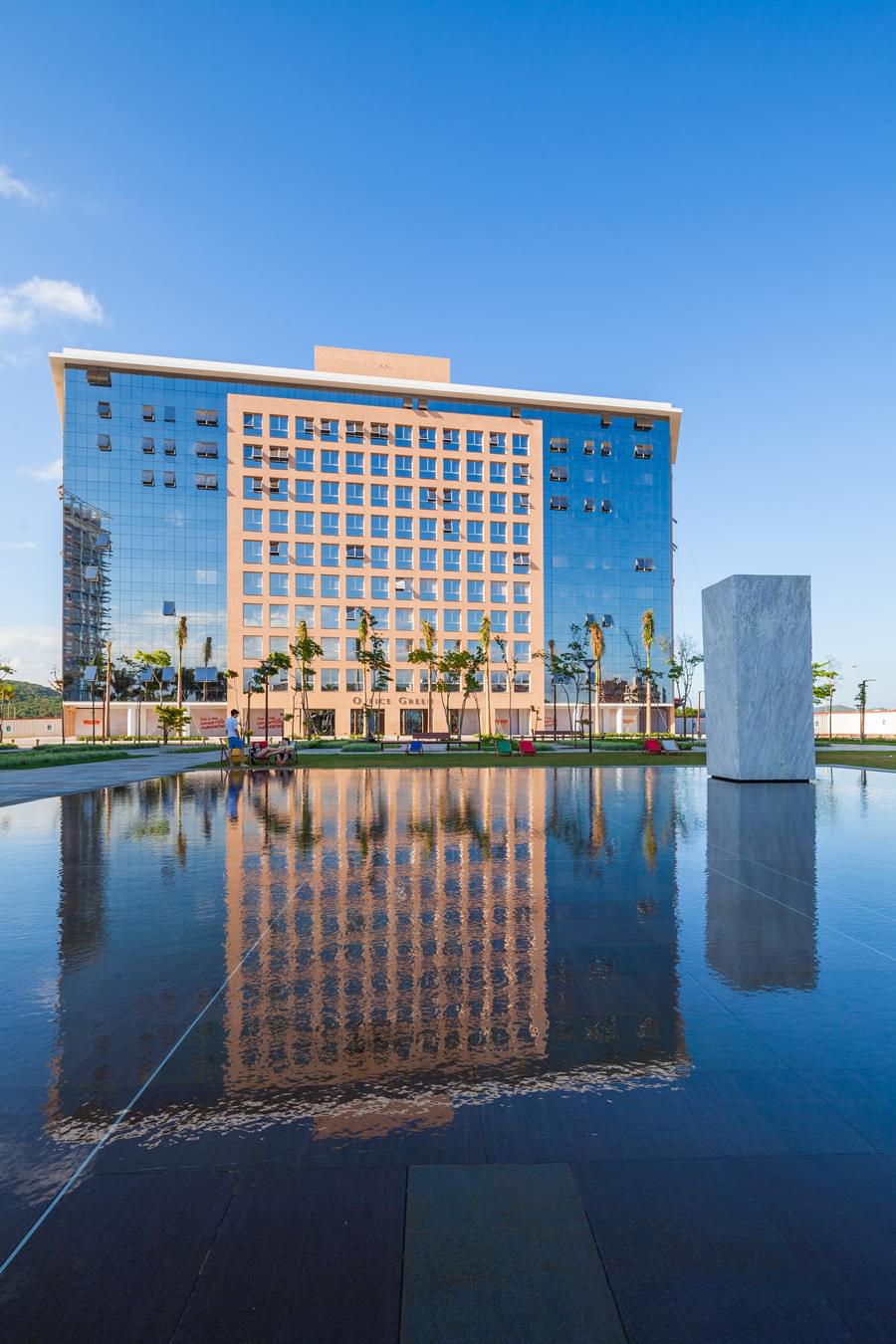 巴西 Office Green · 绿色环保的商业建筑新典范-4