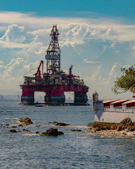 Oil exploration platform in Niterói-RJ, Brazil