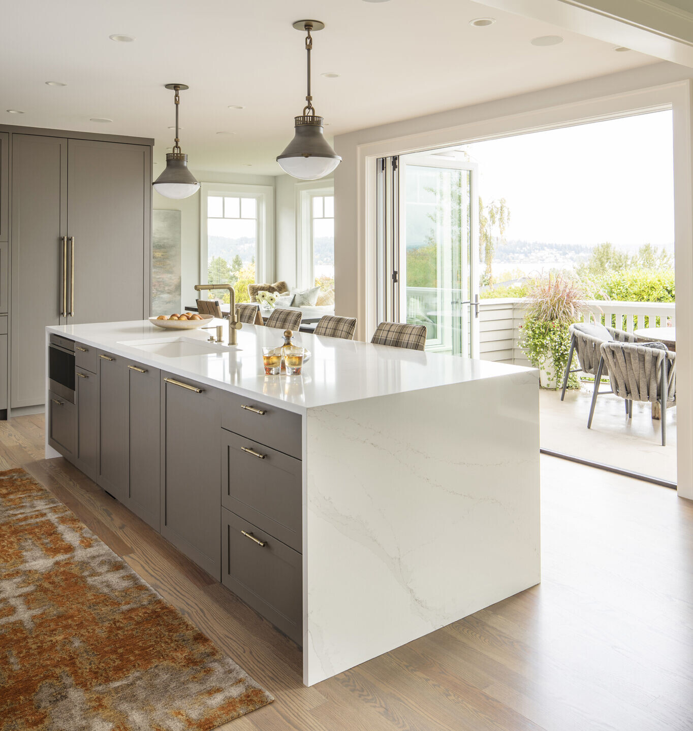 Seattle 水岸山景私人住宅,打造酒店式烹饪娱乐空间-11