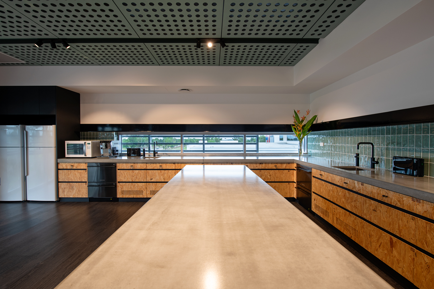 Aurecon Darwin Office | 自然元素融入现代办公空间-11