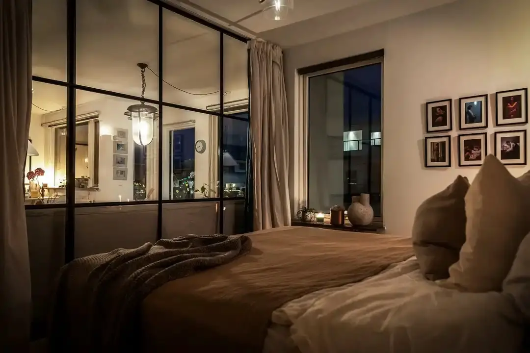 瑞典马尔默 54m2 公寓 | 玻璃卧室与温馨海景-1