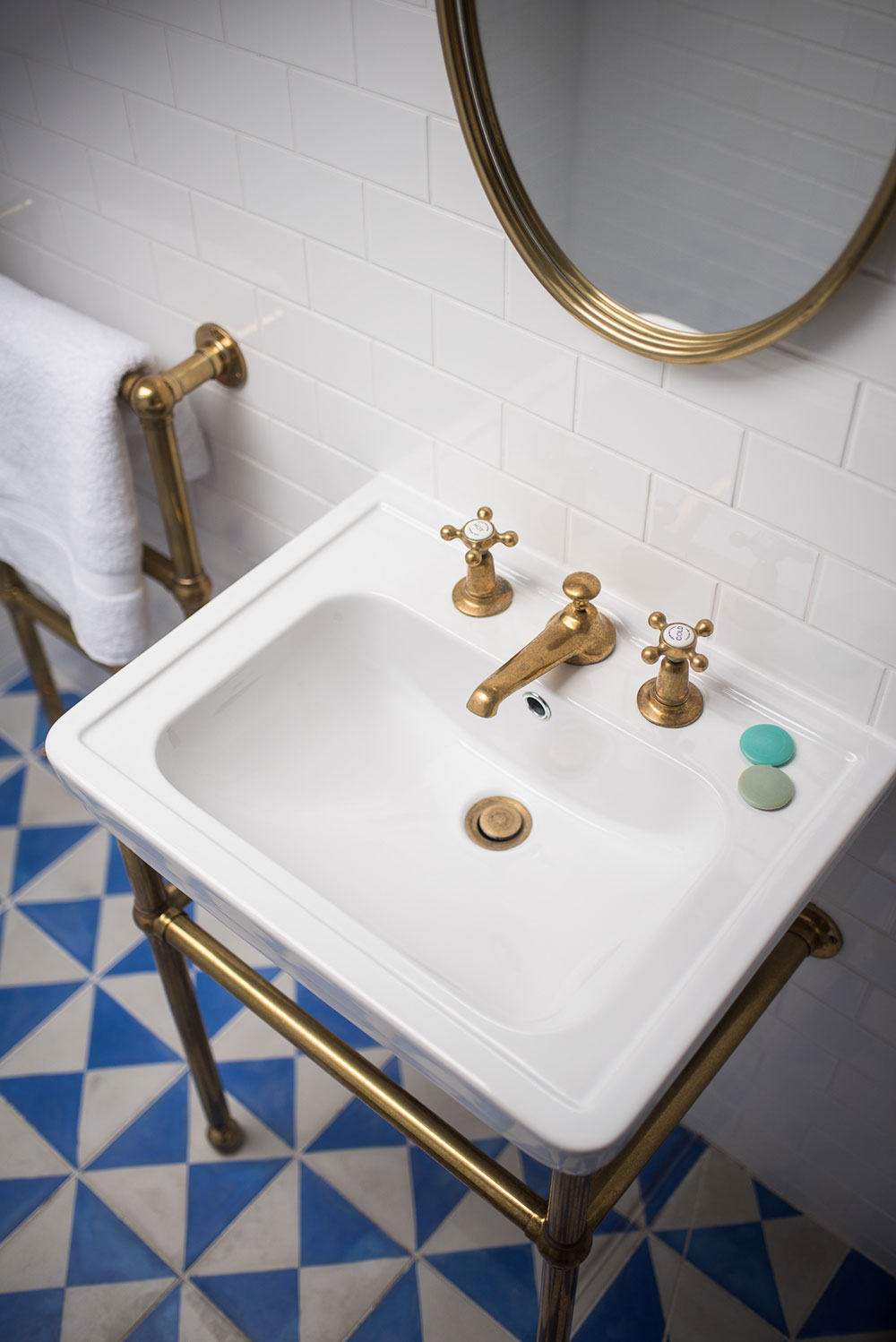 英国设计师 Kate Guinness 的欢乐英式室内设计-11