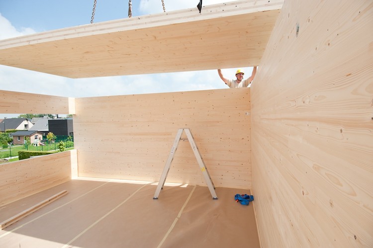 比利时小地块上的现代木构住宅-46