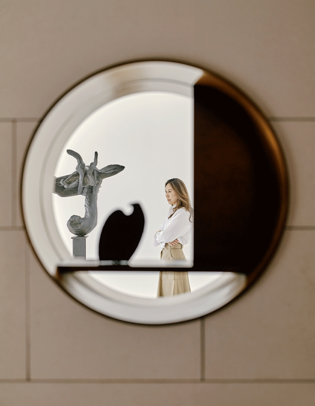 她将车库变展厅，阳光做灯光，让艺术“活”过来-0