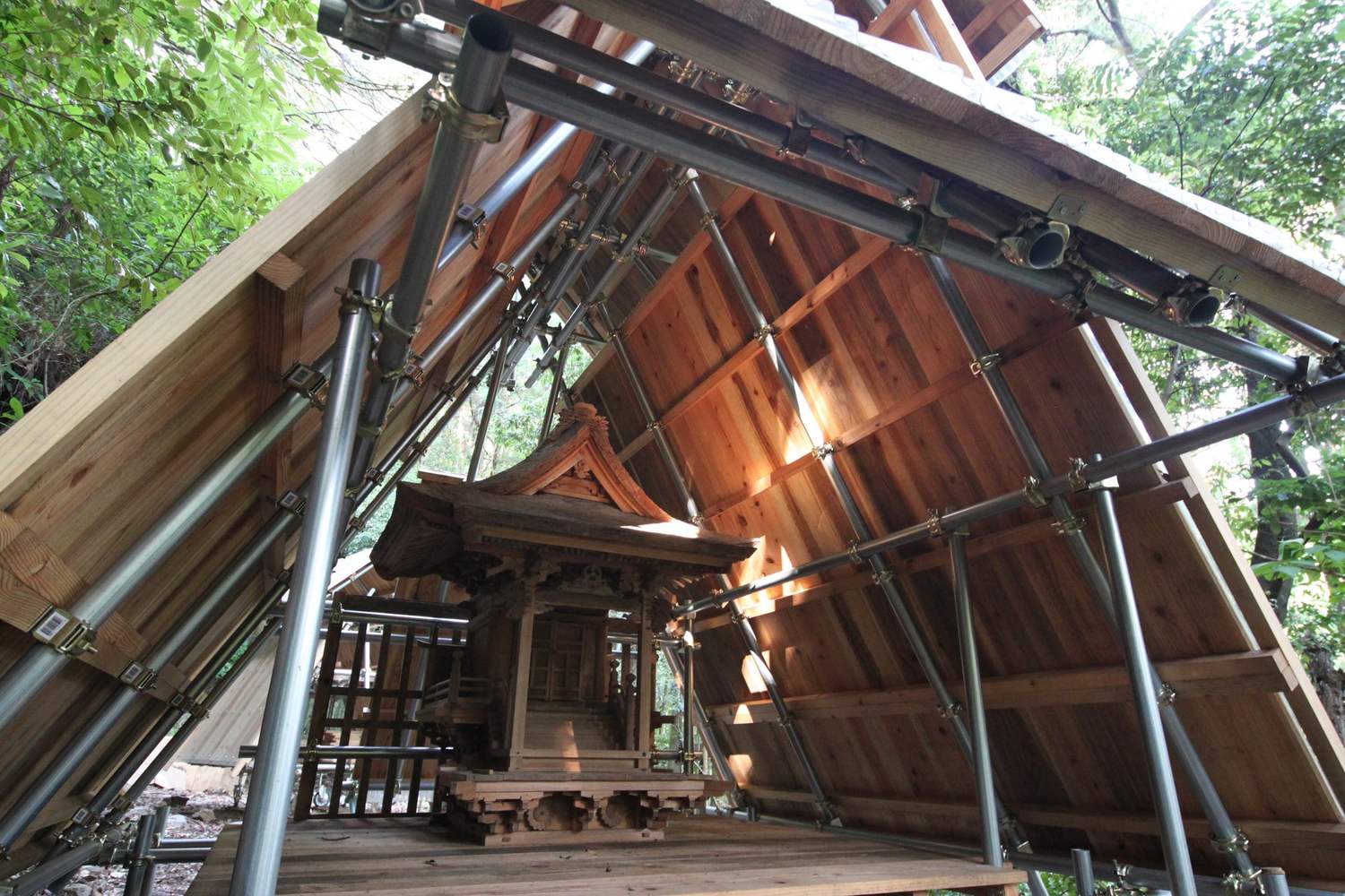 日本便携式神社设计，巧妙解决场地限制-28