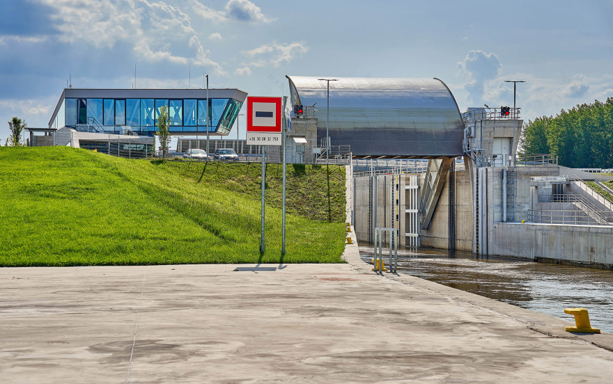 匈牙利 MosoniDanube 防洪闸门控制大楼丨TÉRHÁLÓZAT-33