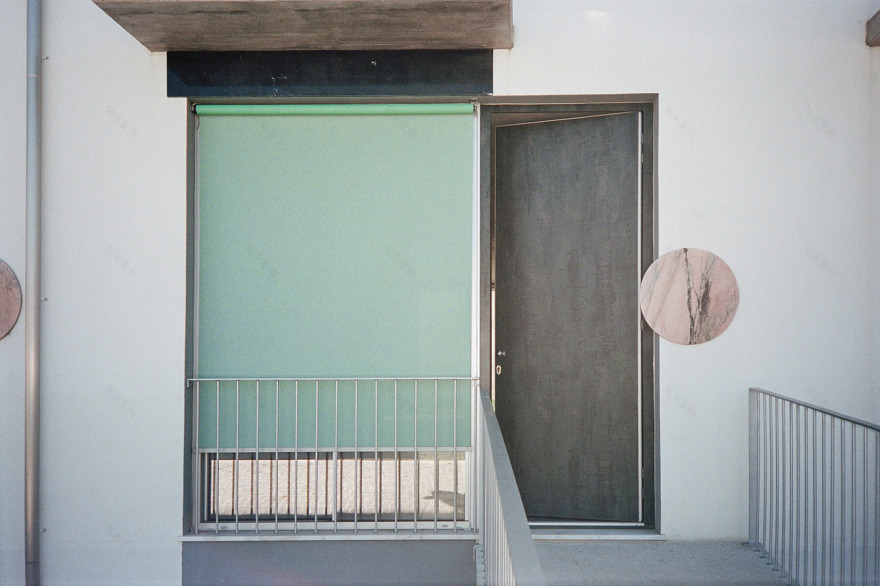 卡片住宅 | 葡萄牙 Fala Atelier 设计的双层“变形盒子”-14