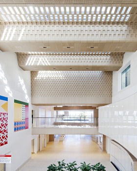 Bendigo Hospital / Silver Thomas Hanley + Bates Smart