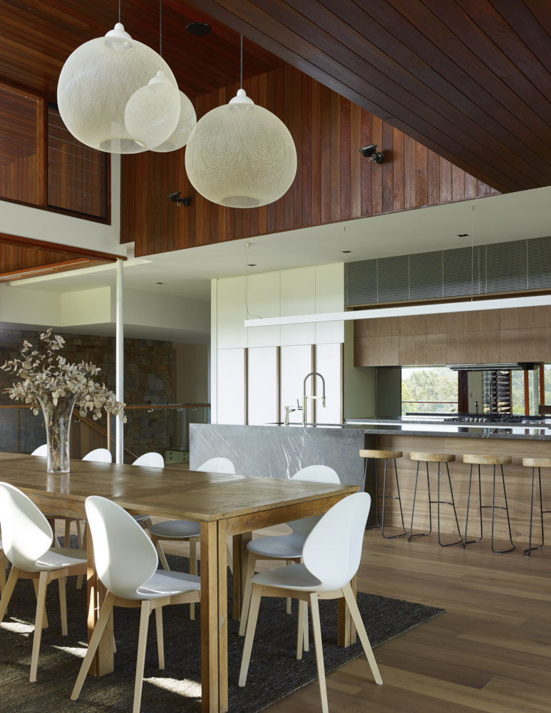 鹿 hurst 别墅 | 现代主义倾向的透明与坚实之作-18