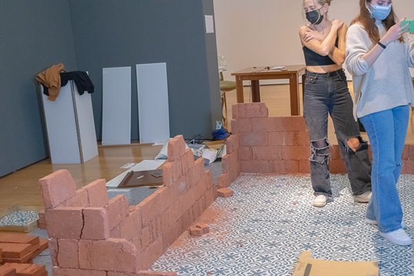 回声，一座城市的反射（注：refle·os推测应为reflejos，西班牙语反射、反响之意） -69