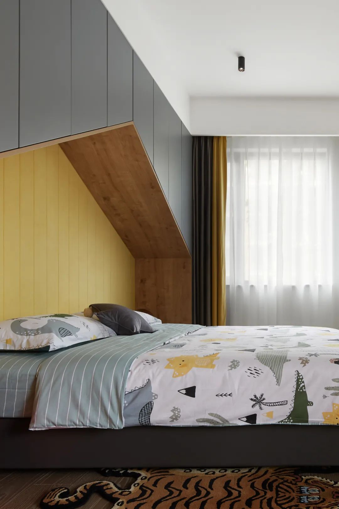 圣日尔曼大道的极简浪漫 | 黑白灰++ 铁锈红的家-89