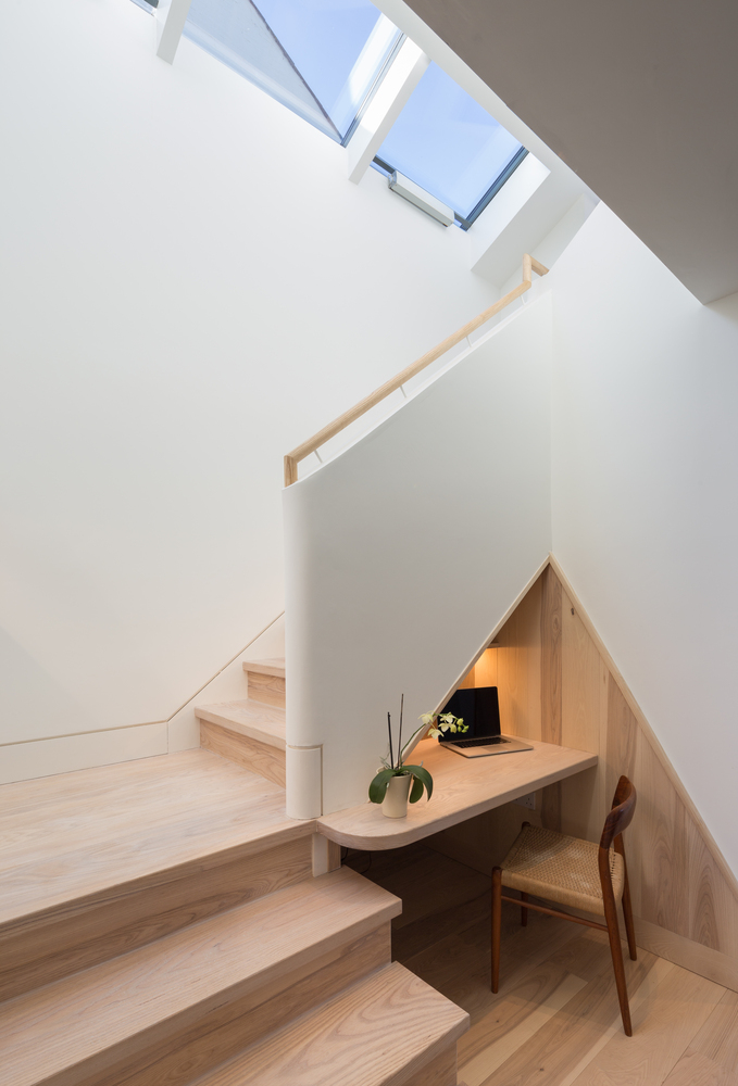 Mole Architects turn old, Edwardian British garage into contemporary, energy efficient dwelling called Fijal House 鼹鼠建筑师变老，爱德华时代的英国车库变成了当代的节能住宅，叫做菲贾尔住宅(FijalHouse)。-24