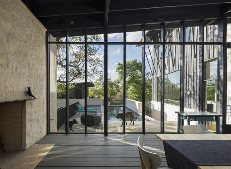 美国奥斯汀山坡上的现代乡村家园-7