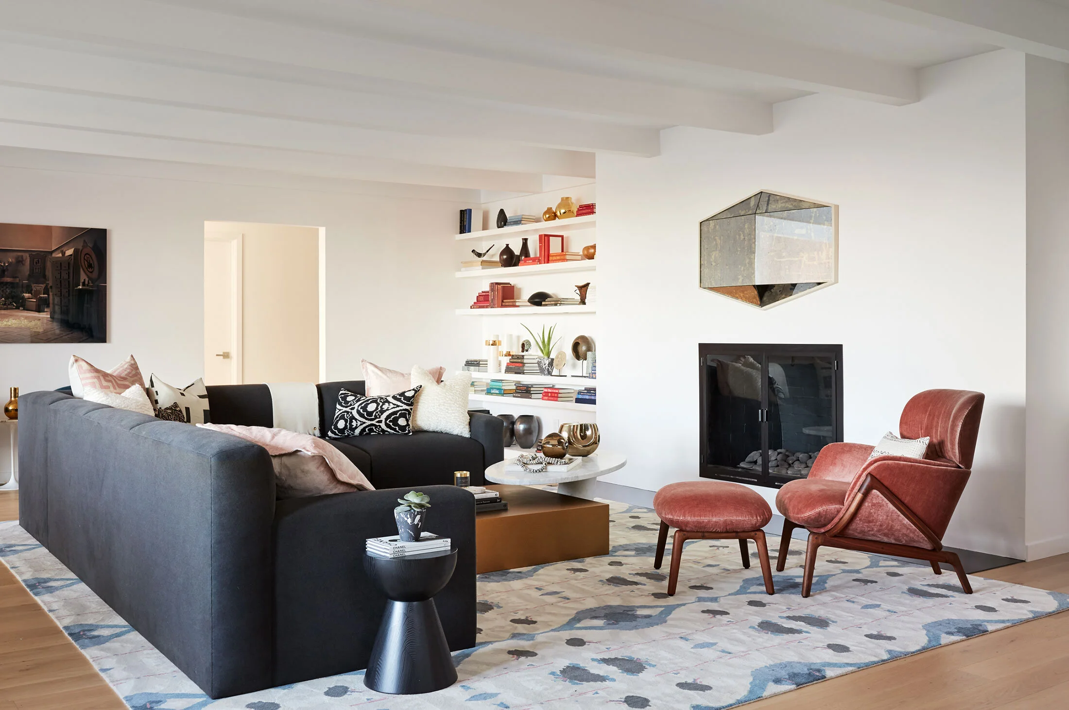 中世纪 吕·厄·HSH室内设计公司
注:Lu·e可能是特定人名或品牌名,由于缺乏更多背景信息,只能按音译处理 丨美国丨HSH Interiors AOR-1