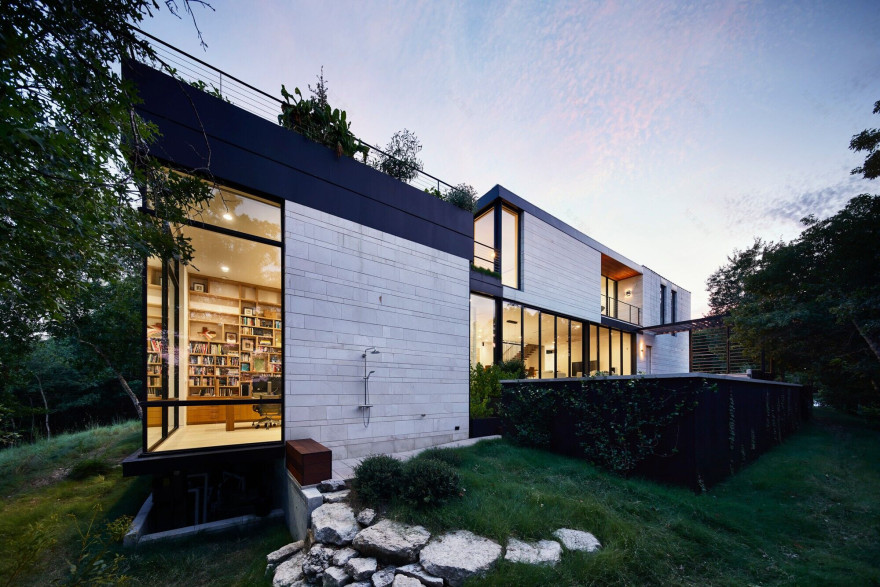 德州奥斯汀湖畔简约石 Glass Bridge 住宅-23