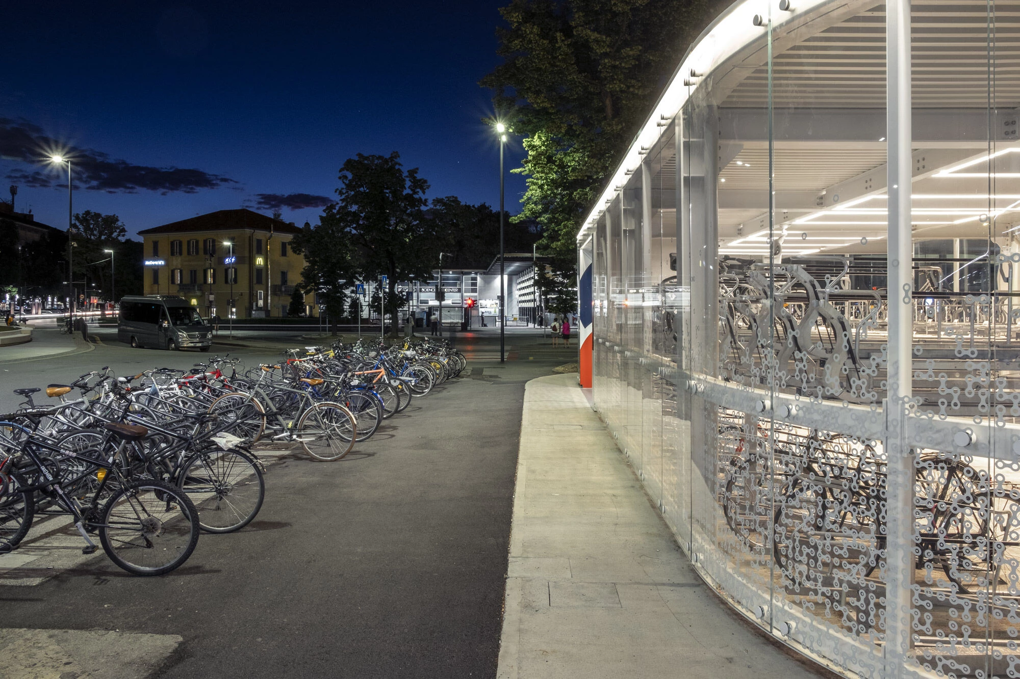 贝加莫发光自行车站丨意大利贝加莫丨STUDIO CAPITANIO ARCHITETTI-55